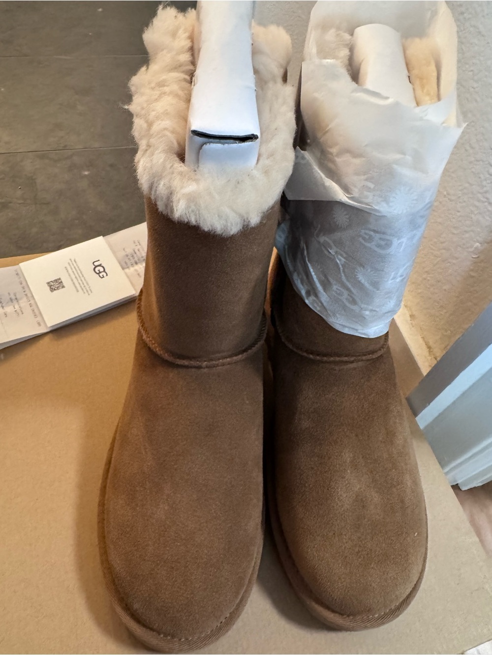 UGG Classic Mini II Bow Boots Chestnut Women’s Size
